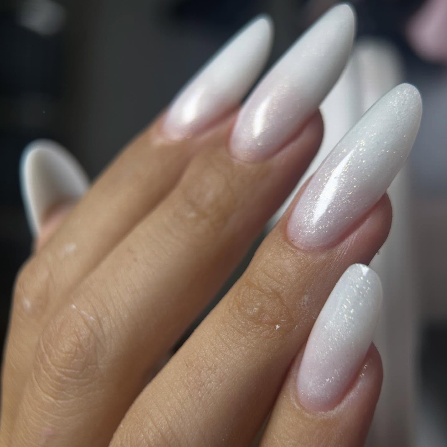 Mandorla moderna bianco latte glitterato